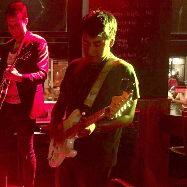 Guitariste Funk, Soul, Blues, Gospel, pop,…depuis 10 ans j’étudie au conservatoire de Gand