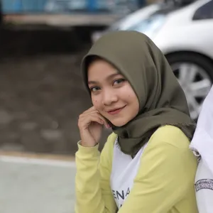 Tiara - Guru pekerjaan tangan - Wonosobo