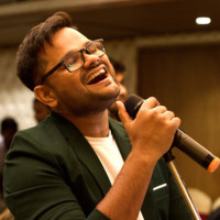 Expert vocal coach who worked for AR Rahman with 20 years of performing and 10 years of teaching experience. Master the art of implementing advanced vocal techniques in all Indian & Western Genres.