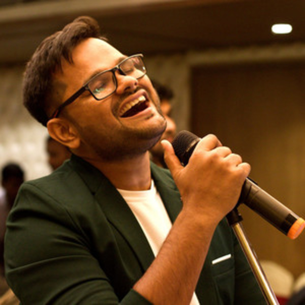 Expert vocal coach who worked for AR Rahman with 20 years of performing and 10 years of teaching experience. Master the art of implementing advanced vocal techniques in all Indian & Western Genres.