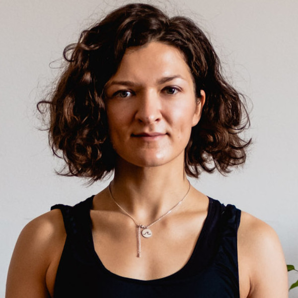 Wir gestalten zusammen Deine exklusive Yoga Stunde. Unter meinen aufmerksamen Ansagen lernst Du Deinen Körper kennen. Mein Fokus liegt darauf, Asanas an Deinen Körper anzupassen und Dir dadurch Freihe