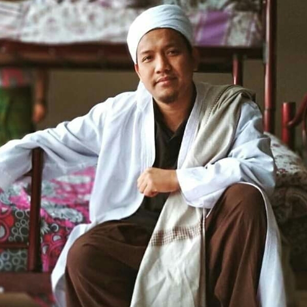 Don't worry for arabian, who want stay at indonesia or invest there, This guy can teach you Indonesian language or bahasa with arabic language , so dont leave this Apportunity . the time For you speak