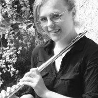 Professeure de flûte traversière diplômée d'Etat, je propose de cours individuels ou collectifs sur l'agglomération rennaise.