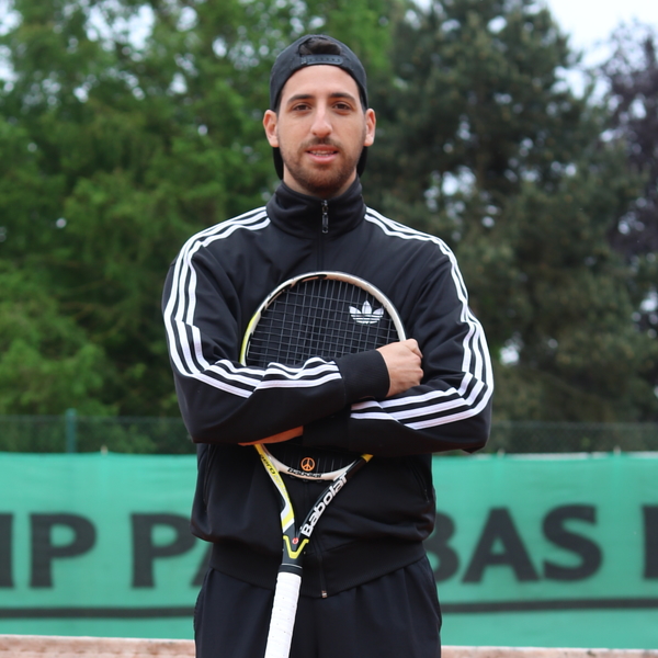 Joueur de tennis expérimenté donne cours privés ou collectifs sur région Fribourg et alentours