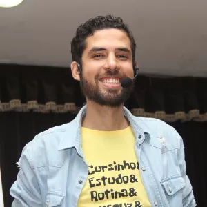 Lucas - Professor de física - Aldeia dos Camarás