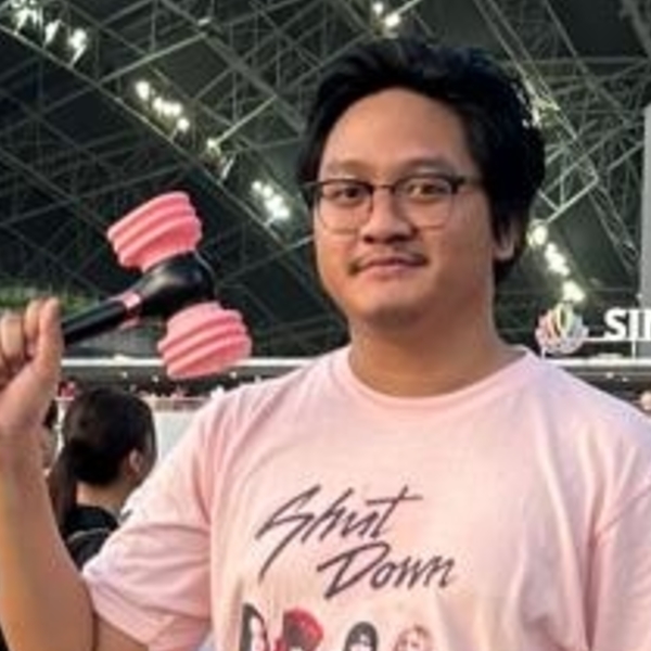 Software Engineer dengan pengalaman 8 tahun yang dapat membantu anda belajar Programming secara online
