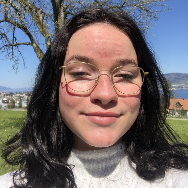 Mein Name ist Olivia, bin Studentin und ich biete Englisch Nachhilfe für jedes Alter oder Stufe an in Zürich oder auch per Zoom, egal! Würde mich freuen, euch kennenzulernen :-)