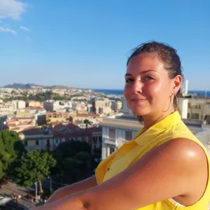 Laura - Prof d'histoire - Frameries