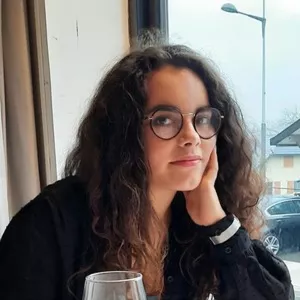 Clara - Prof de physique - chimie - Hauteville-sur-Fier