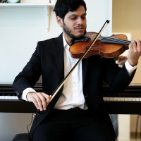 Professional Violinist with 13 years of experience giving Online Violin Lessons : Brendan Rocha