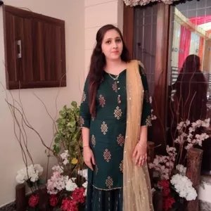 Priyanka - Physics tutor - Kharar