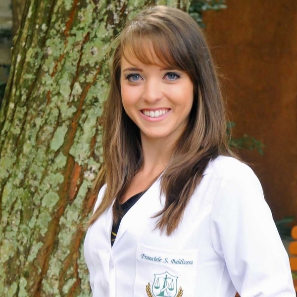 Nutritional therapist with experience offering nutrition online lessons in Portuguese and English.