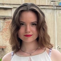 Russian / Ukrainian native speaker, I've been in Italy for 8 years and I live in languages. Humanities are my life and I would be happy to be able to help you in this area🤍