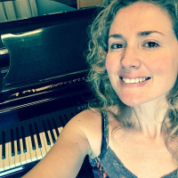 Professora de piano licenciada com mais de 15 anos de experiência Presencial ou on-line, cidade de chaves