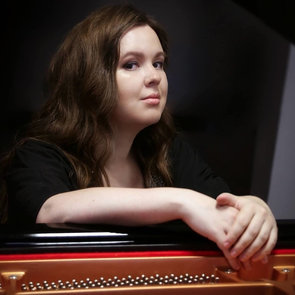 Diplomierte Konzertpianistin, 14 + Jahren Erfahrung bietet Klavierunterricht in HH-Horn für Kinder und Erwachsene