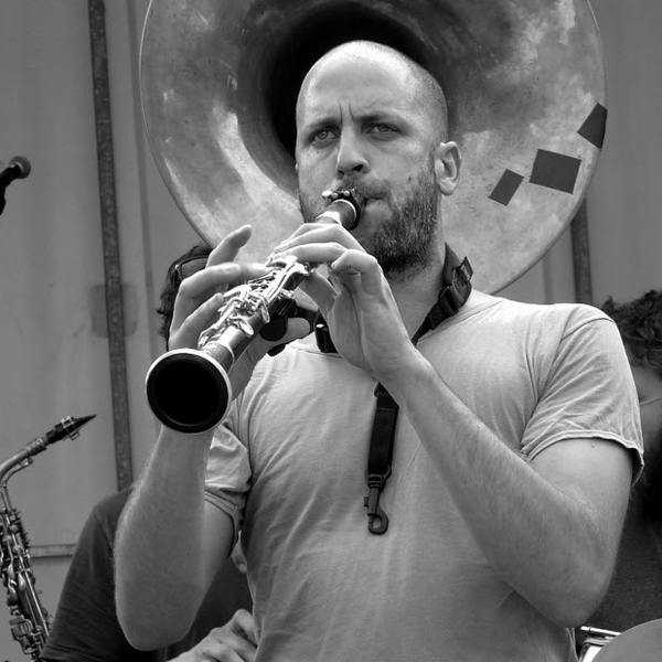 Etudiant au Conservatoire Jazz donne cours de clarinette, saxophone et solfège à Bruxelles.