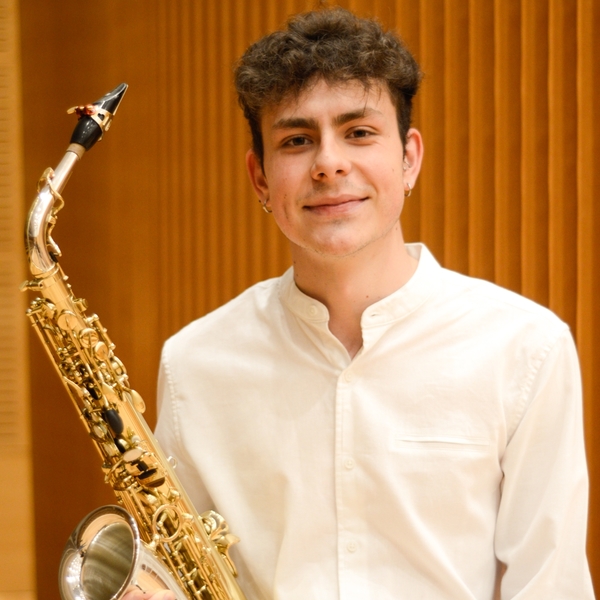 Estudiante de Grado Superior de Música en la especialidad de interpretación (Saxofón).