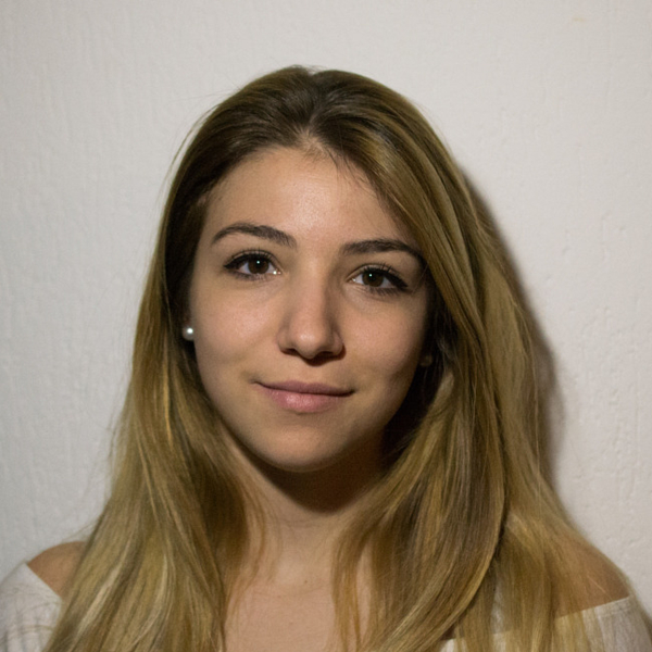 Etudiante en passerelle DUBS, je donne des cours de soutien scolaire à Genève. Je me déplace facilement et j'ai beaucoup disponibilités. Je peux aider dans toutes les branches.