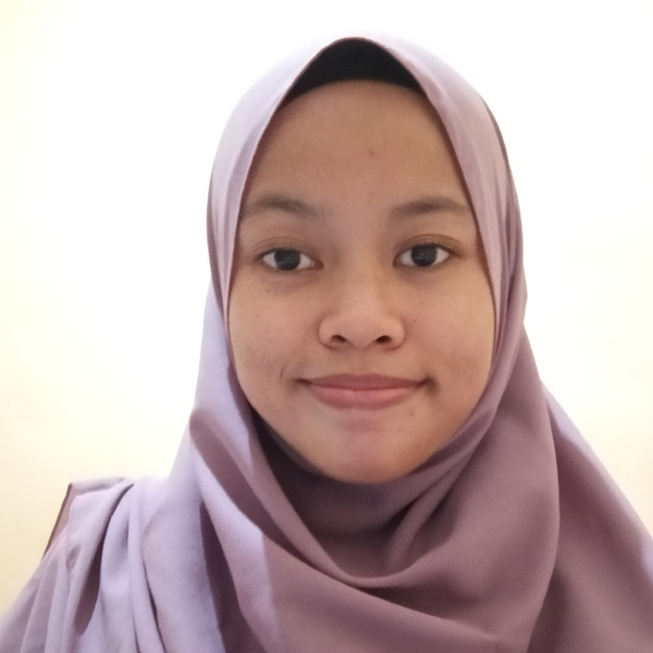 Seorang santriwati asal Jakarta memberikan kesempatan belajar mengaji Al-Qur'an dirumah bagi anak yang ingin fokus belajar sendiri