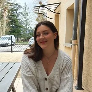 Célia - Prof de SVT - Clérieux