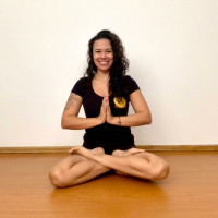 Professora de Yoga há 10 anos. Aulas Online Supervisionadas para todo o Brasil e  Yoga Delivery - Aulas de Yoga presenciais na sua casa, condomínio ou escritório. Eu vou até você! Me siga no Instagram