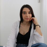 My name is Mariana and I teach English. I help people create a better relationship with the language and improve their language skills. Do you want to speak like a native? Let's start