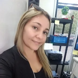 Claudia - profesor de economía - Mendoza