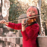 Maestra de violín, presencial o en línea. Todos los niveles y edades. Con más de 12 años de experiencia en orquestas, escenarios e impartiendo clases en varias academias y de forma particular.