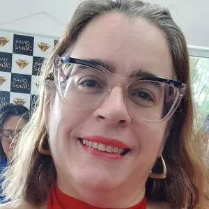 Simone - Professor de recursos humanos - São Paulo
