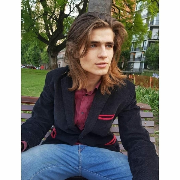 Estudiante de ingeniería mecánica, con formación humanística previa y experiencia dictando clases de matemática para todas las edades