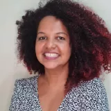 Renata - Prof de comunicação social - Rio das Ostras