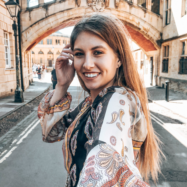 Hi! My name is Pola and I am a bilingual person, I was born in Warsaw, but I grew up in Great Britain, attending high school and university there. I give private language lessons