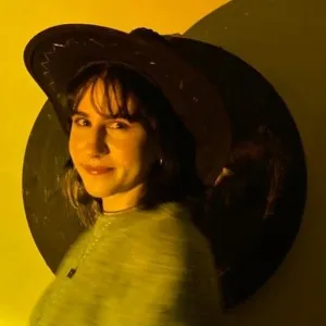 Zeynep - Resim öğretmeni - 