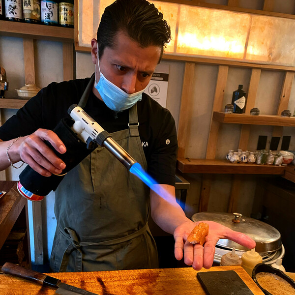 Metodología práctica para elaboración de sushi y cocina japonesa! Técnicas de antaño y nuevos métodos para lograr un concepto limpio i original en recetas balanceadas en experiencias mágicas.