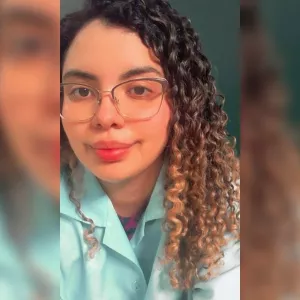 Juliana - Professor de química - 