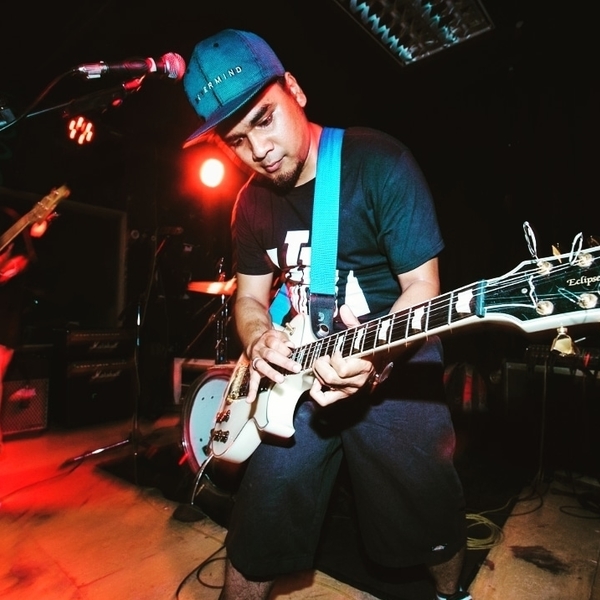 Guitarist/Songwriter/Musician gives Music and Guitar lessons in Selangor and KL