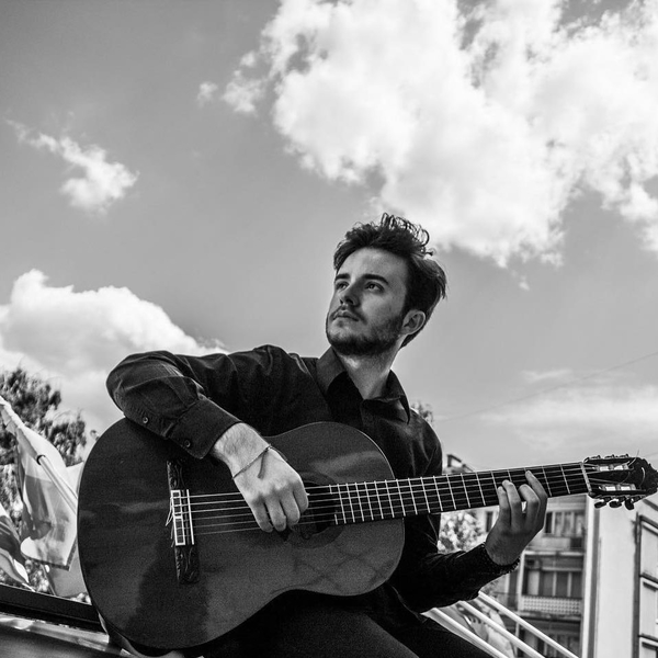 Guitar student in the ESMD in Lille, giving lessons for classical and acoustic guitar and also solfege and music theory lessons.