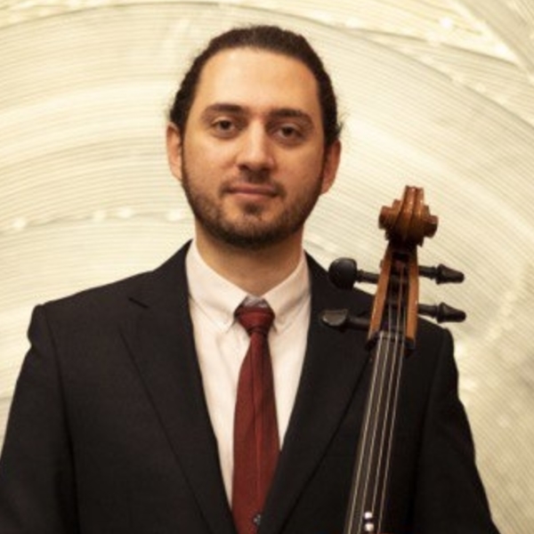 Konservatoriumabsolvent und Künstler, unterrichtet Cello für verschiedene Stufen. Auf Deutsch, English, Persisch und Aserbaidschanisch. Unterrichtet schon seit 10 Jahren