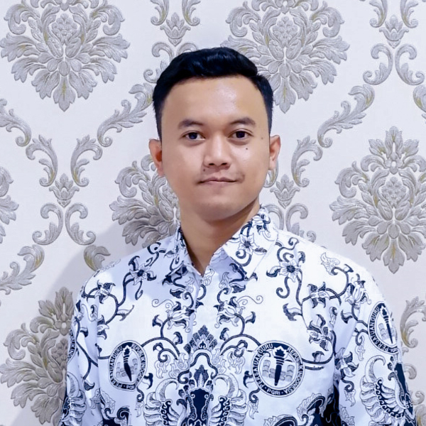 Halo semuanya! Saya Agung Budi Prabowo, saya adalah seorang guru bahasa inggris, saya dari Bandar Lampung. Saya lulusan S1 di UIN Raden Intan Lampung dan sekarang saya sedang melanjutkan studi di Univ