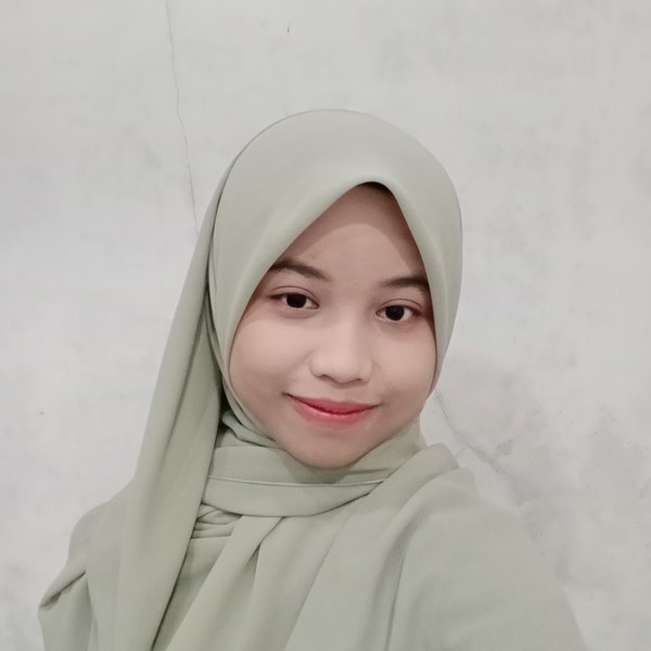 Saya adalah Mahasiswi program pendidikan Bahasa Arab di UIN Raden Mas Said Surakarta angkatan tahun 2020/2021. Serta alumni Ponpes Manafi'ul 'Ulum Boyolali. Saya sangat senang dengan  pembelajaran Bah