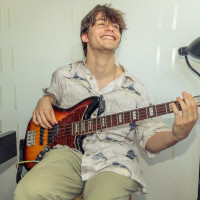 E-Bass- & Kontrabassunterricht, Musikkunde/Harmonielehre von einem Bass-Student der Universität für Musik und darstellende Kunst Wien.