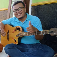 Lulusan S1 Pendidikan Sendratasik (Musik) Universitas Negeri Surabaya tahun 2009, Pernah mengajar Gitar Classic di Nafiri Music Scholl (2009-2017), Creator Music di Youtube Ridzal Kusdiyatmoko
