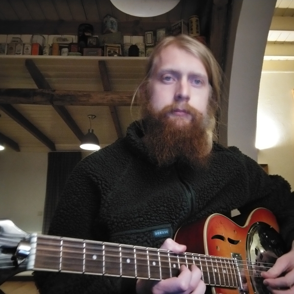 Geoefend slide gitarist geeft lessen in Blues Slide Gitaar op alle niveaus in Gelderland.