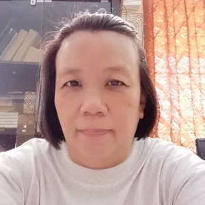 Nana Apriani - Guru merakit komputer - Kota Manado