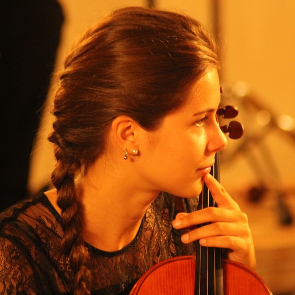 Diplômée du Conservatoire, je donne des cours de violon et de solfège à Poitiers