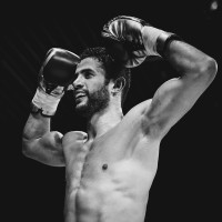 Triple  champion de France  de Kick Boxing et K-1 , je propose des cours de remise en forme basés sur le Kick boxing et la boxe, adaptés à tous niveaux