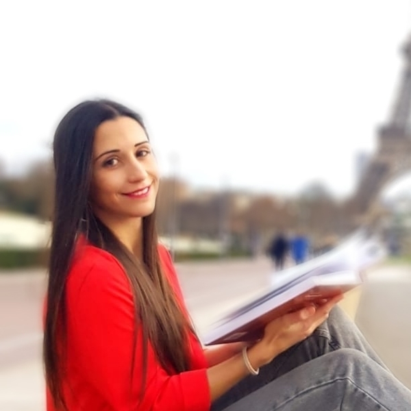 Profesora de francés nativa, prepara a examenes oficiales, dinámica y apasionada con 2 Másters en universidades francesas