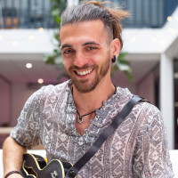 Guitarist graduated from the Conservatory in Italy and currently in lessons at Asmm. I offer guitar, improvisation, music theory and theory lessons for all ages. We can speak French