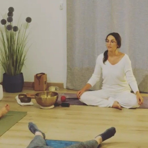 Professeur de Natha Yoga & Hatha Yoga Traditionnel, j'adapte mes cours sur mesure en fonction de vos besoins.