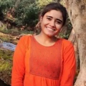 Ayushi - Maths tutor - Indore